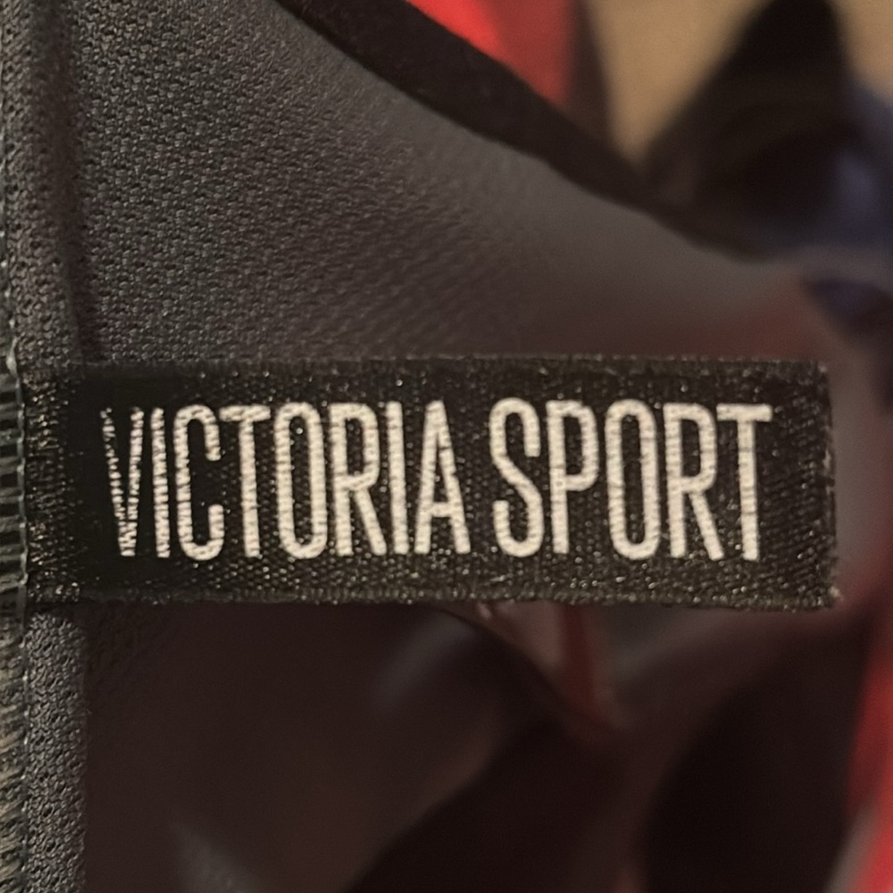 Victoria's Secret Sport Knockout Front Zip Sport Bra
Blue and Green size 34D - Picture 4 of 7